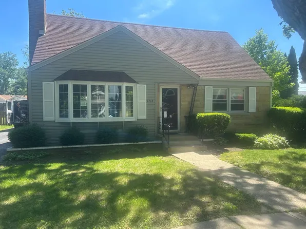 9710 Illinois St, Hebron, IL 60034