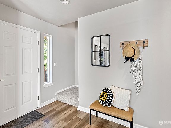4th image of 2801 Nevada Avenue E