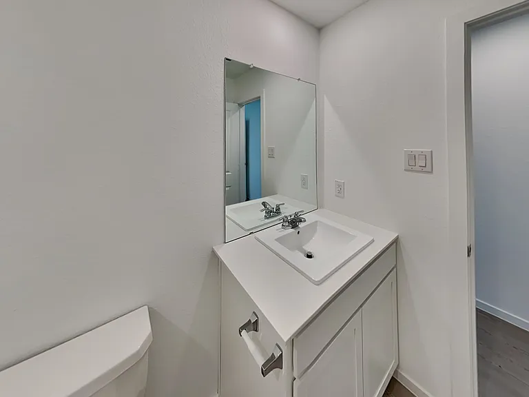 Minimalist bathroom with a lar