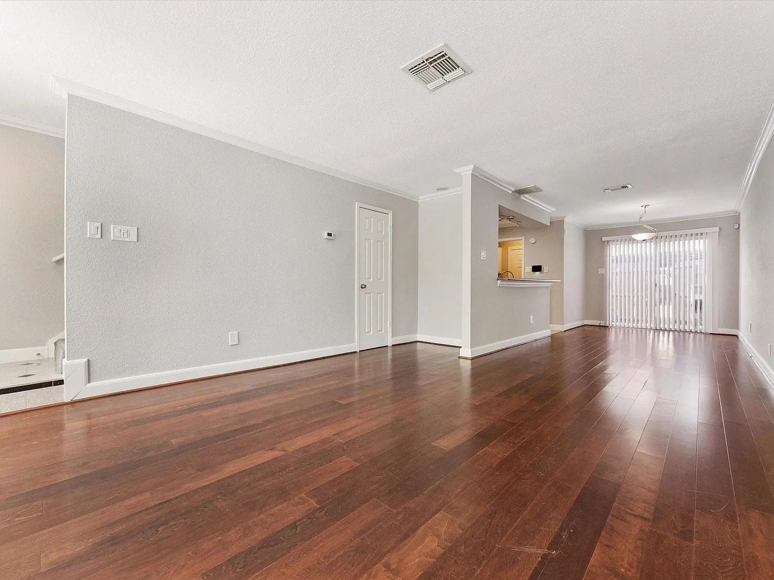 2 bed, 2.5 bath, 1332 sqft, $1,750 — Photo 3
