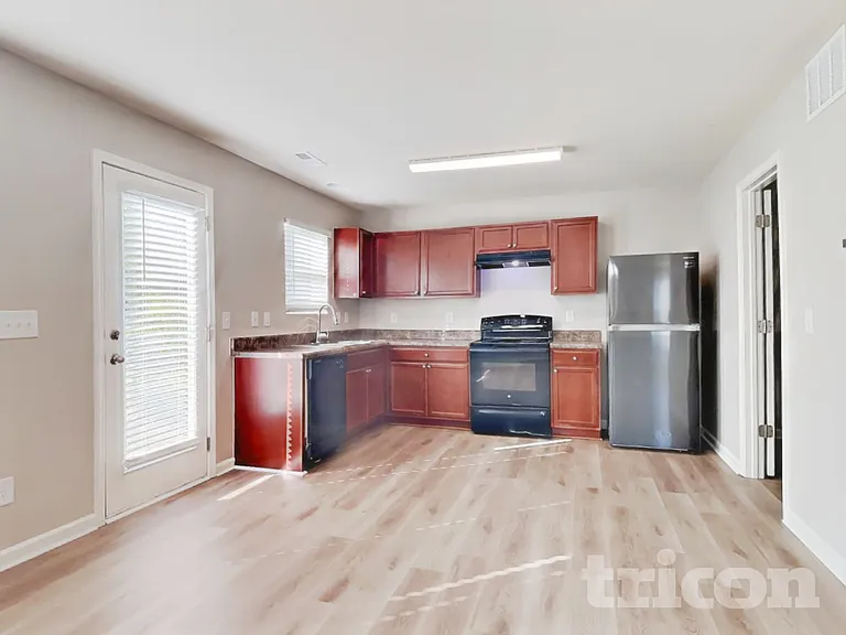 325 Emilies Crossing Way — Photo 4