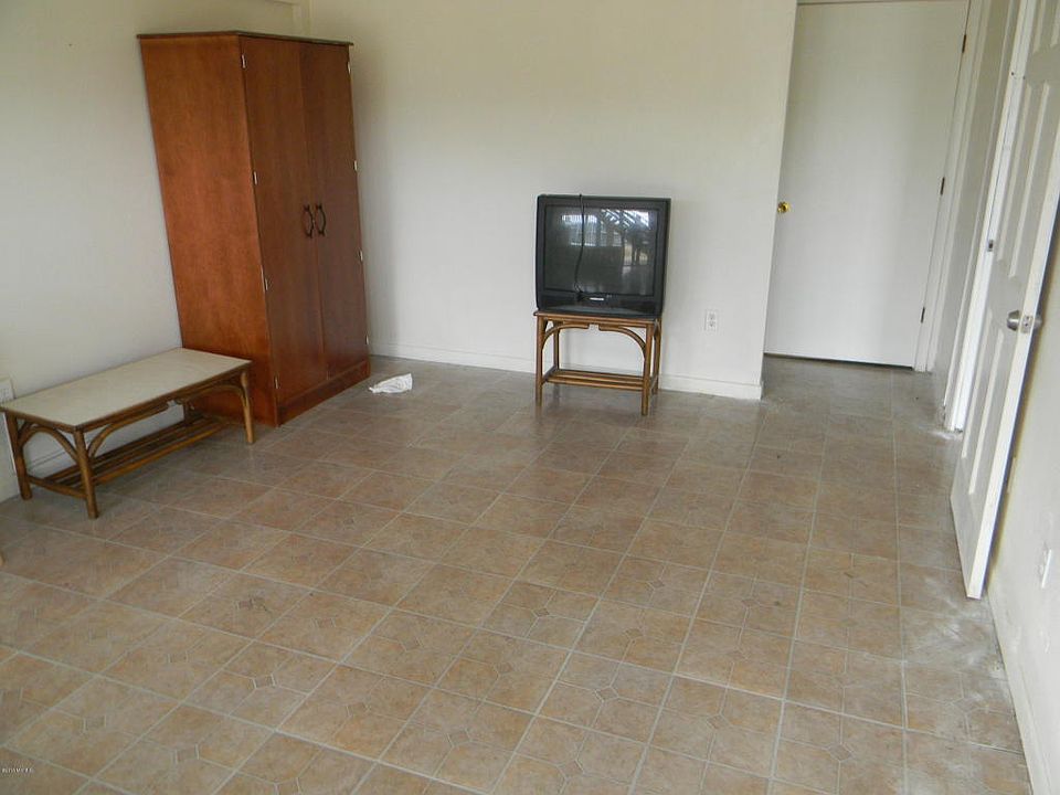 2nd image of 655 Riverview Dr #135