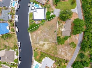 481 Wahoo Rd, Panama City Beach, FL 32408