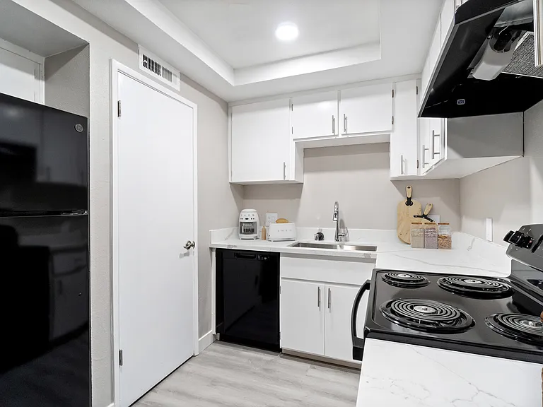 Monte Vista Apartments — Photo 14