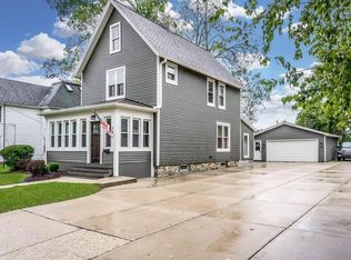223 Maple Ave, Hartland, WI 53029