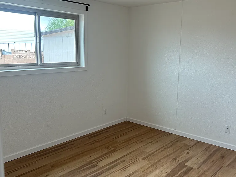 2049 De Soto Dr — Photo 8