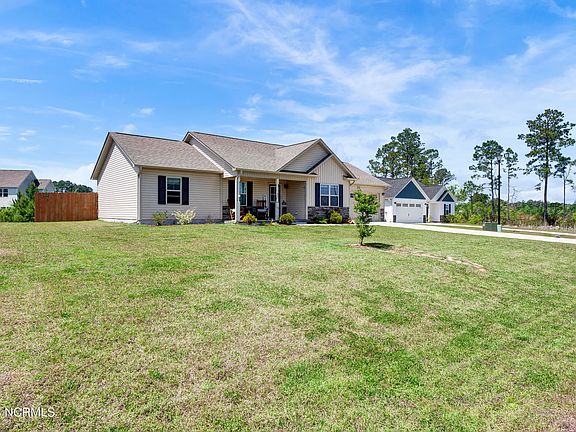 3rd image of 309 Breezeway Dr