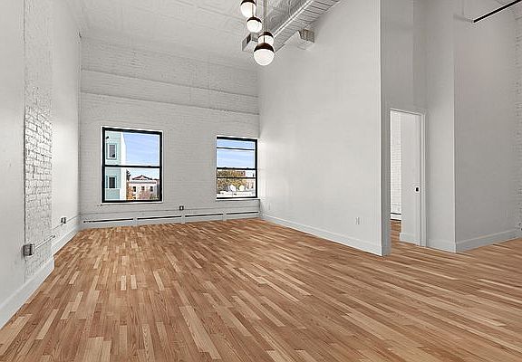 5th image of 717 Manhattan Ave APT 2B