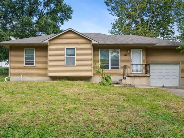 900 N Water St, Clinton, MO 64735