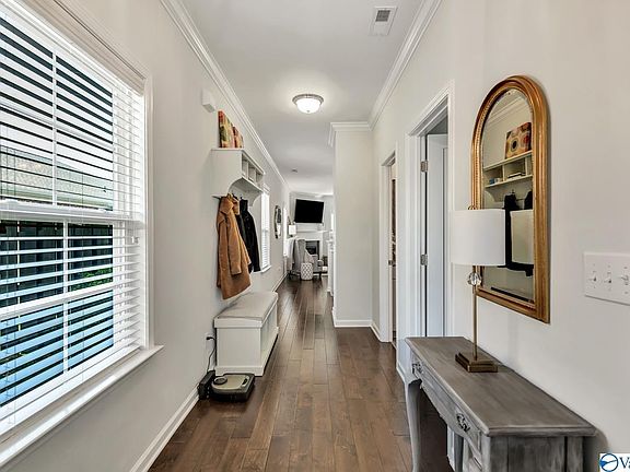 3rd image of 29 Desert Oak Ct