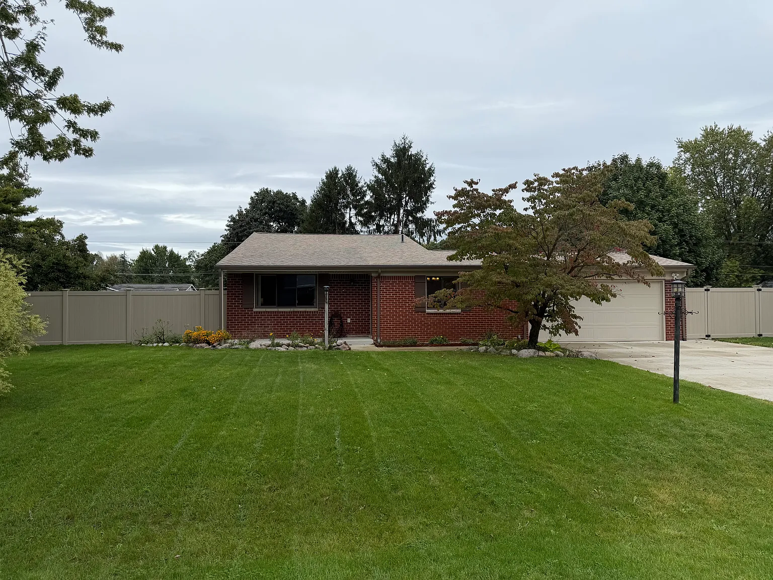 4 bed, 1.5 bath, 2136 sqft, $2,500 — Photo 4