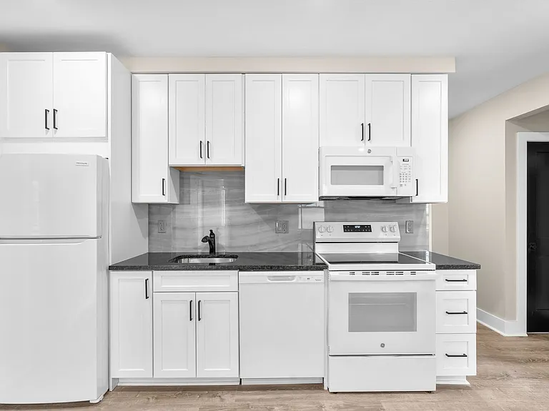 1516 Oates St NE — Photo 16