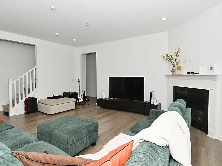 7348 Deerberg Dr — Photo 7
