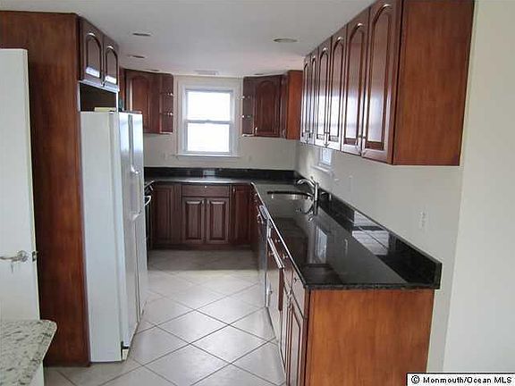 4th image of 34 Dupont Ave