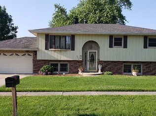 320 Georjean Ct, Sycamore, IL 60178