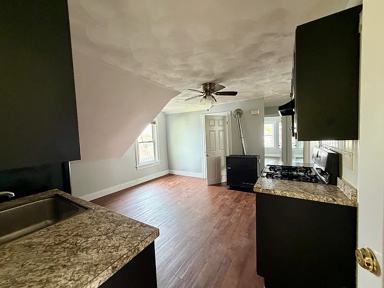 13 Elizabeth St #3 — Photo 17