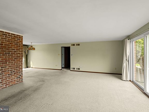 5th image of 301 E Lancaster Ave