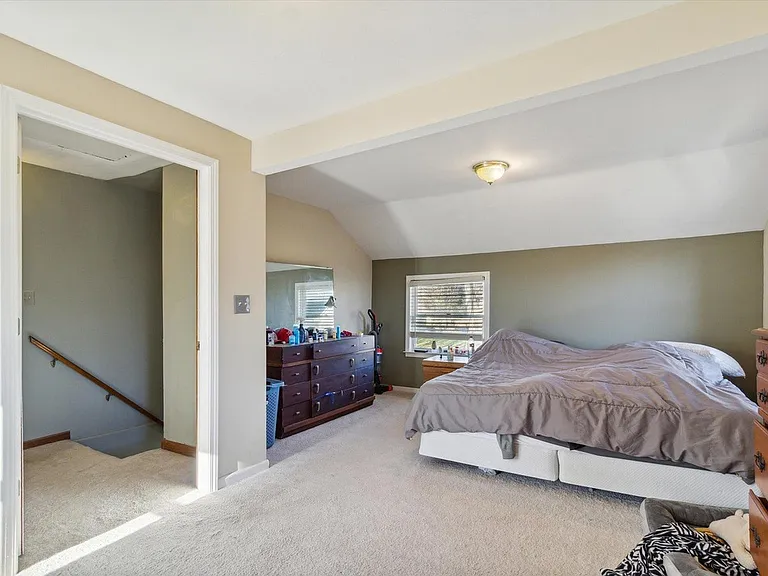 22464 Beach St — Photo 7