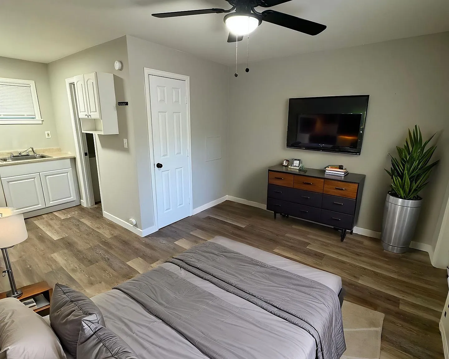 Creekside Apartments — Photo 4