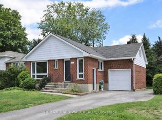 1173 Tara Dr #A, Ottawa, ON K2C 2H4