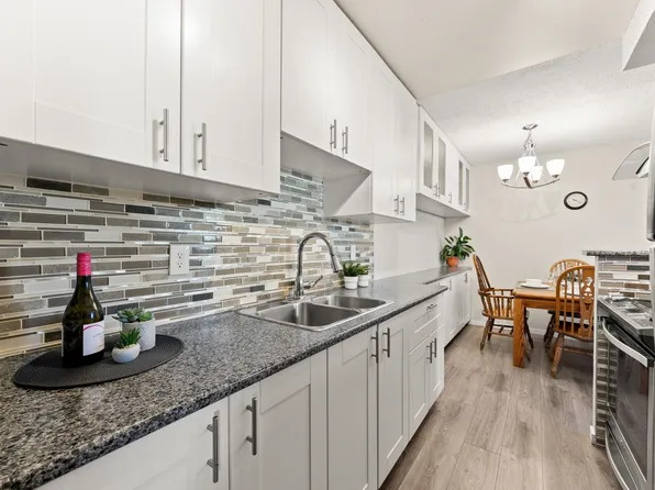 6759 Willingdon Ave #1202, Burnaby, BC V5H 3Y9