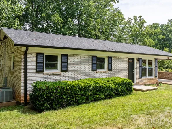 2428 Cedar Valley Dr, Conover, NC 28613