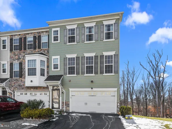 120 Graystone Dr, Trevose, PA 19053