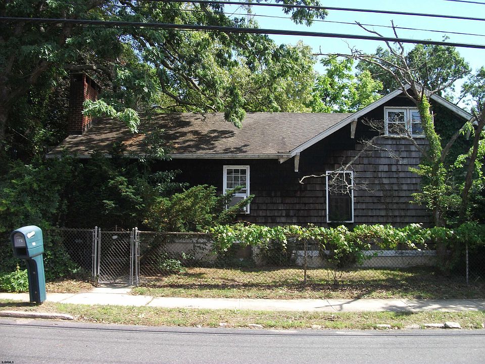 1st image of 137 E Wyoming Ave