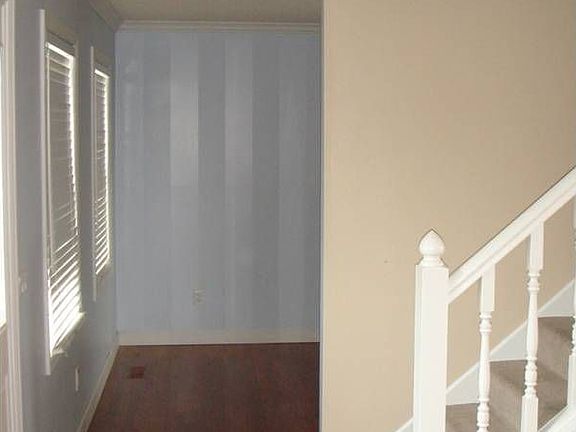 16276 Goodview Trail (Entry Way)