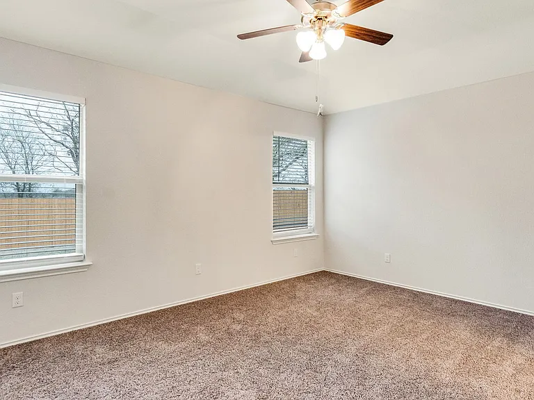117 Nathaniel Dr — Photo 19