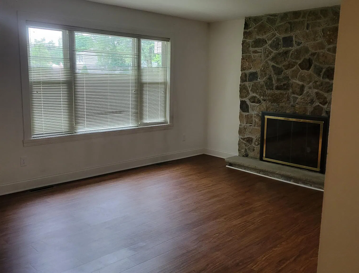 2 bed, 1000 sqft, $1,900 — Photo 4