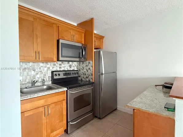 8260 SW 210th St, Cutler Bay, FL