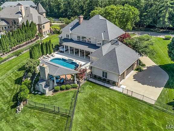 3rd image of 12955 Sunset Bluff Ct