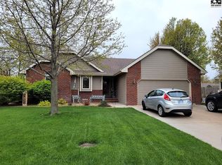 508 Foxborough Dr, McPherson, KS 67460
