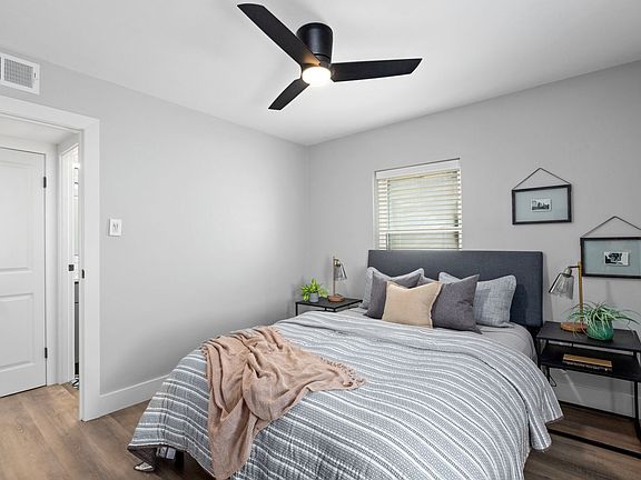 3rd image of 8360 Delmar Blvd #8341-2B