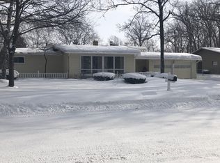 569 Edgewood Dr, Green Bay, WI 54302