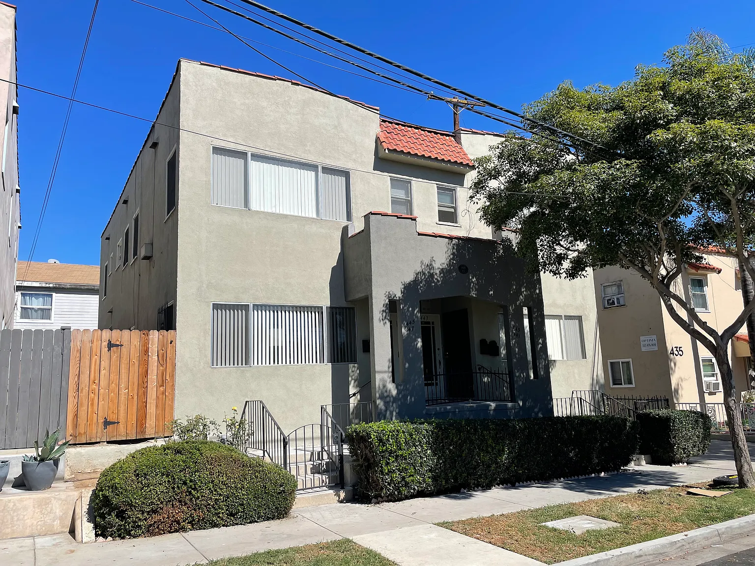 2 bed, 700 sqft, $2,100 — Photo 1