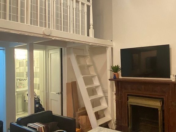 3rd image of 57 W 73rd St #1R