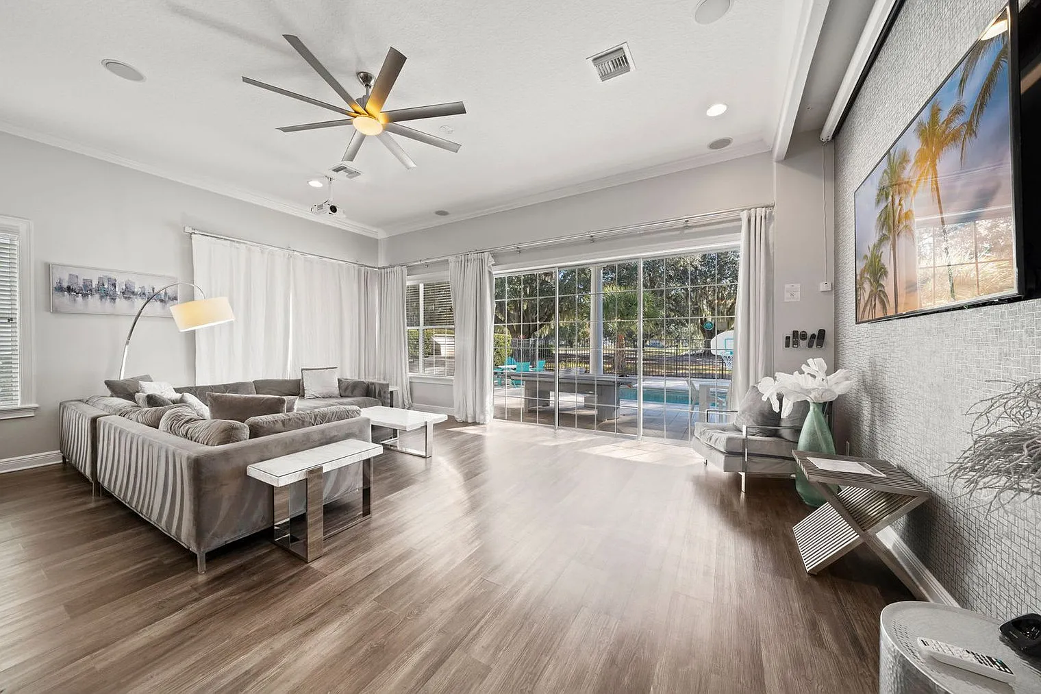 5 bed, 4.0 bath, 4370 sqft, $11,996 — Photo 4