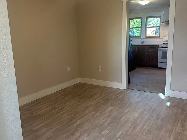 studio bedroom and kitchen entrance