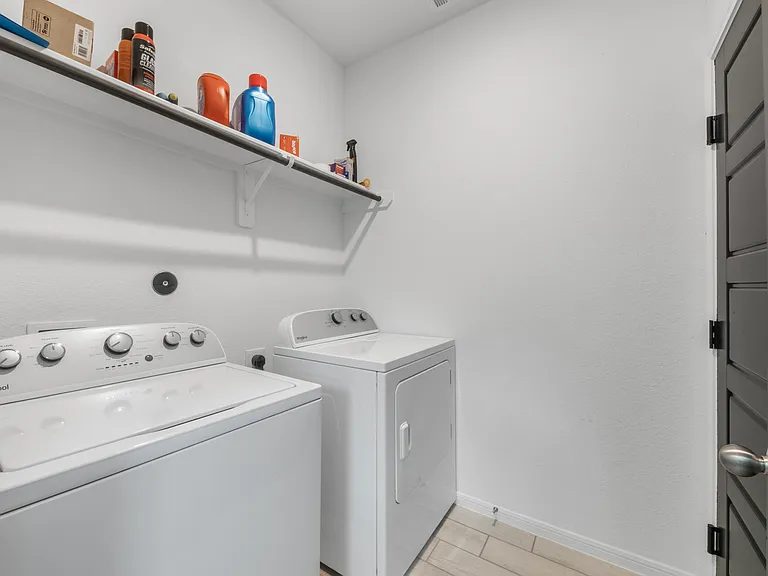 3303 Falling Brook Dr — Photo 17