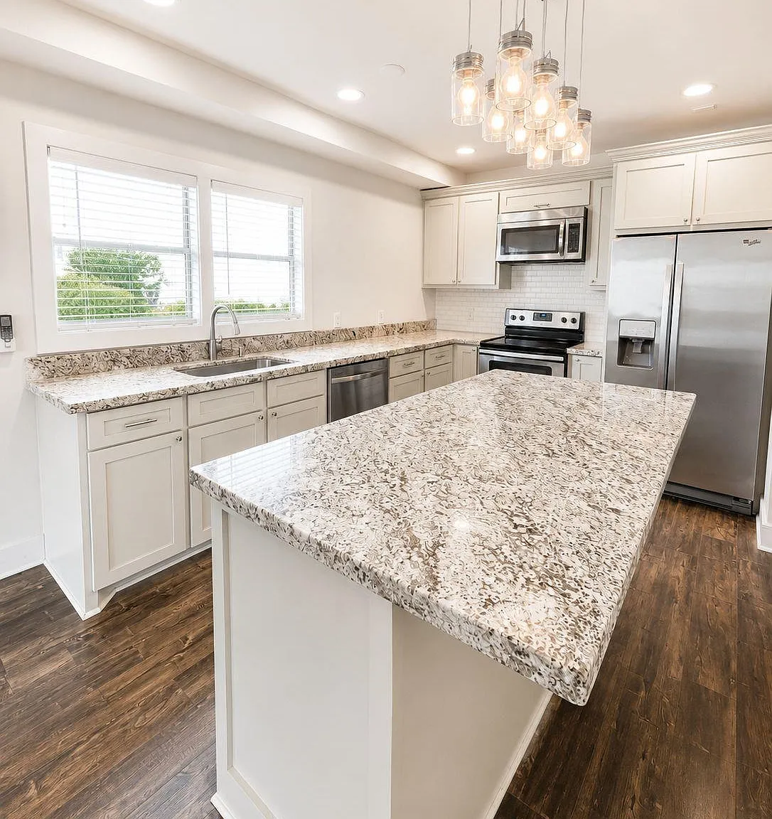 2 bed, 1.0 bath, 800 sqft, $1,600 — Photo 2