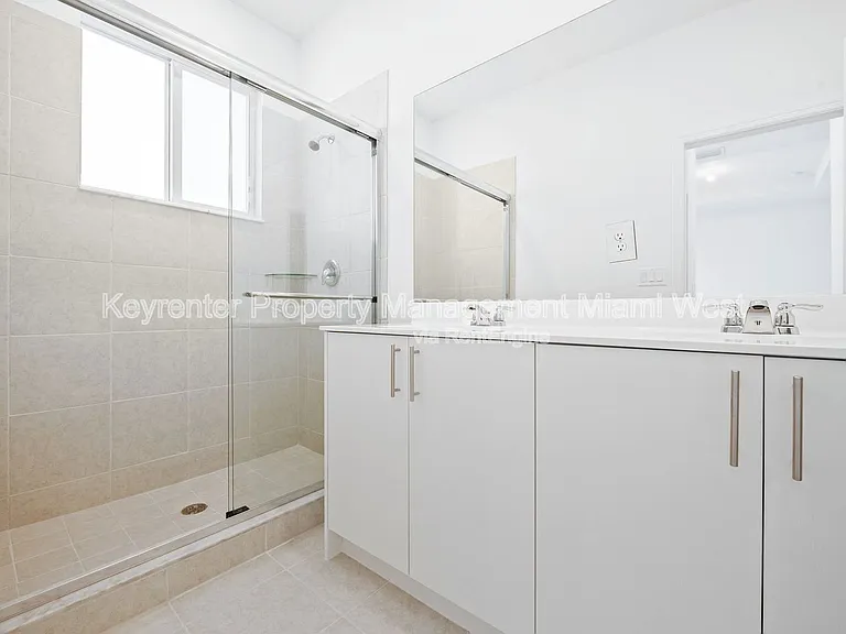 1385 SE 7th Ter — Photo 20