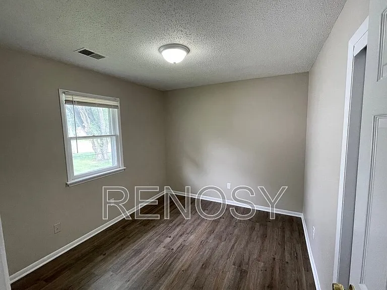 802 SE 10th St — Photo 13