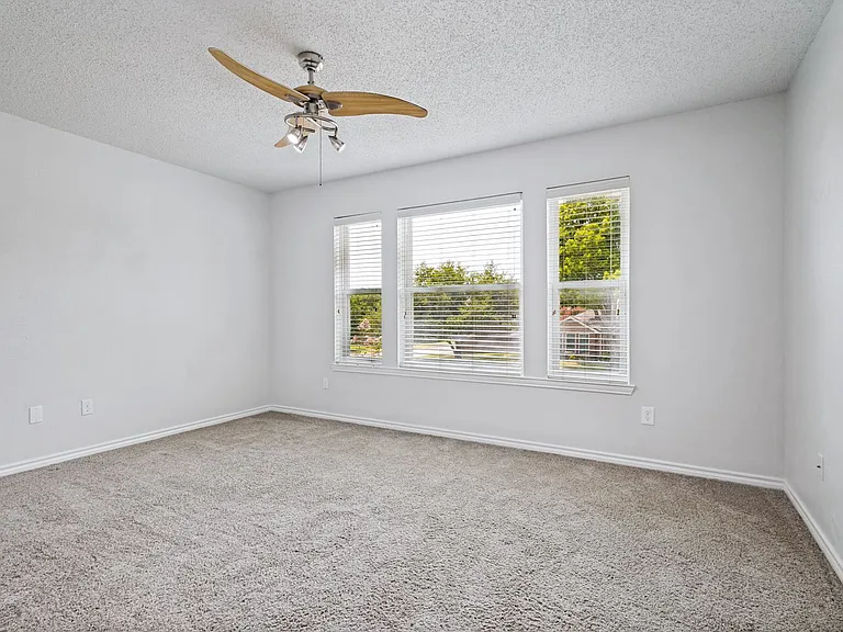 2204 Winslow Ct — Photo 11