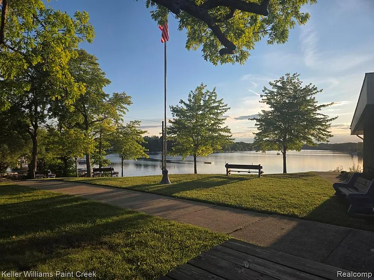 1125 S Long Lake Blvd — Photo 44