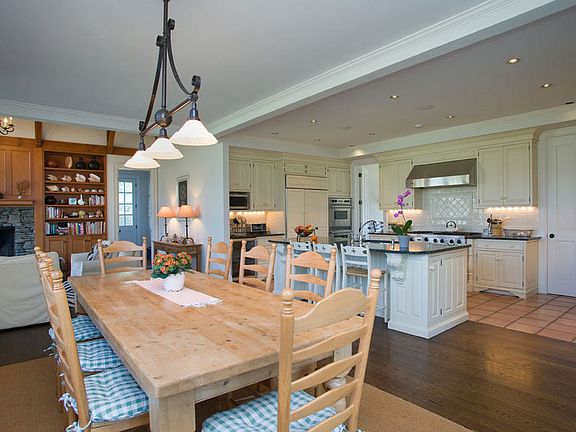 3rd image of 151 Ericas Ln