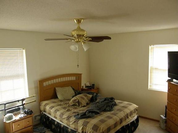 Large bedrooms and closet