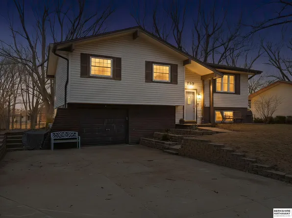 713 N 12th St, Blair, NE 68008