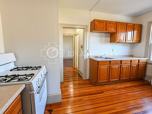 3rd image of 46 Grace St APT C3
